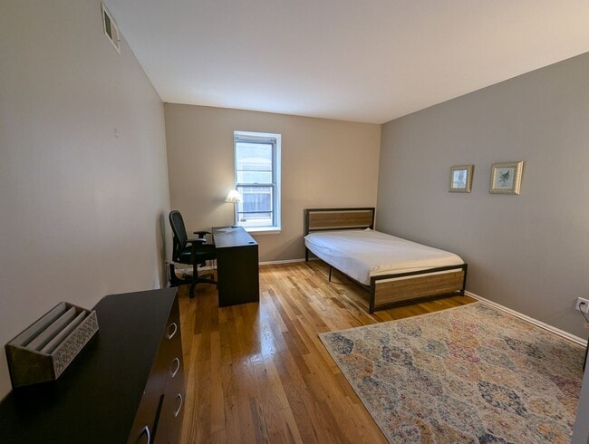 Photo - Fully Furnished Shaw Sanctuary **1/2 Off S...
