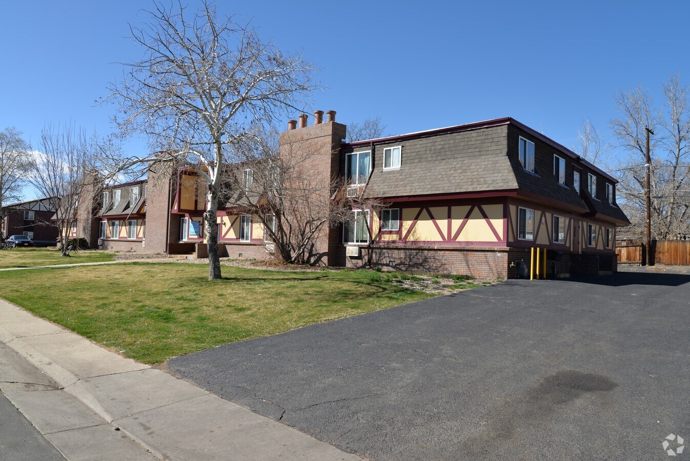 Coachlight Village - Coachlight Village Apartments