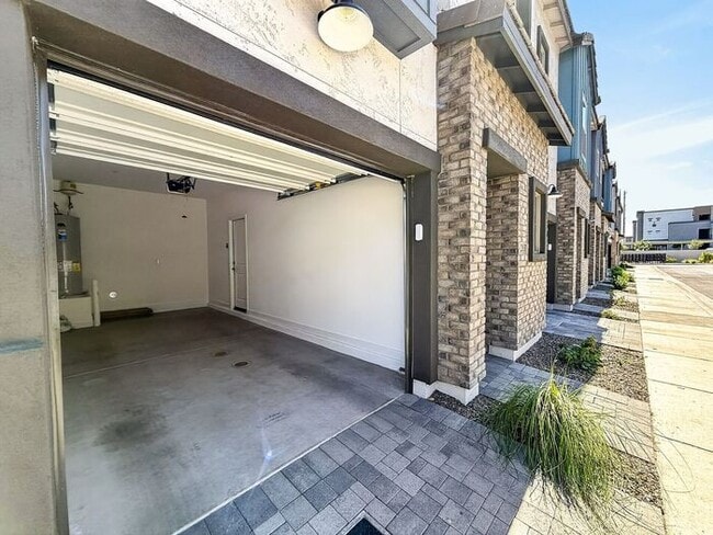 Photo - Stunning New 3Beds/2.5Bath Townhome in Phoenix, AZ!