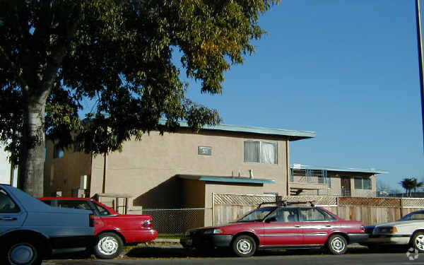 Photo - 1917 6th St Apartments