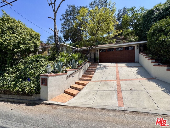 7756 Torreyson Dr