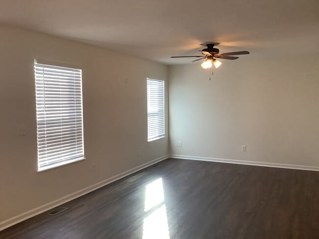 Photo - 109 Sandburg Dr