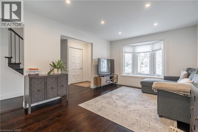 Photo - 5042 Brady Ave