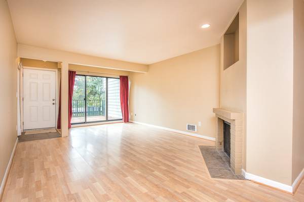 Photo - Redmond Condo with 2 Parking Spaces Included Unit B104