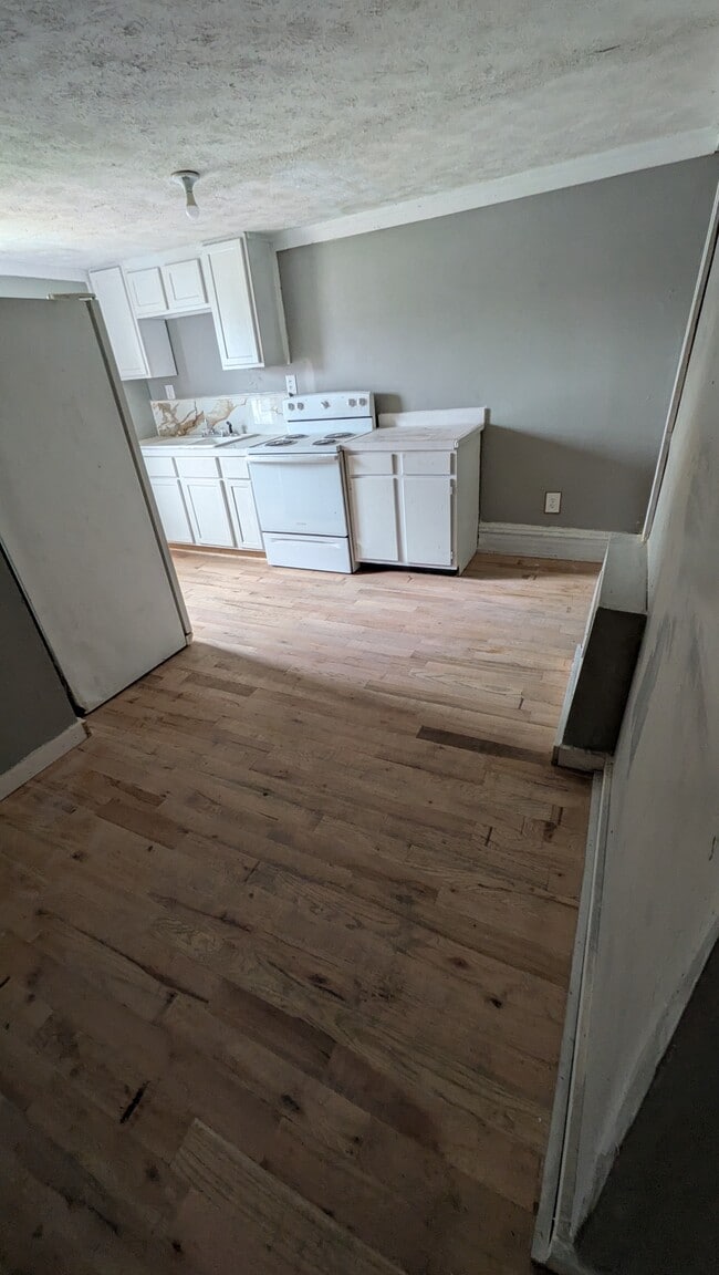 Photo - 2721 Wood St Unidad upstairs