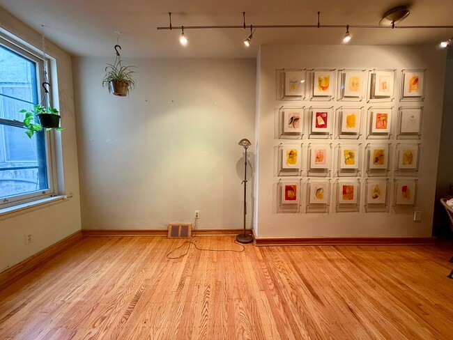 Photo - 4518 Regent St