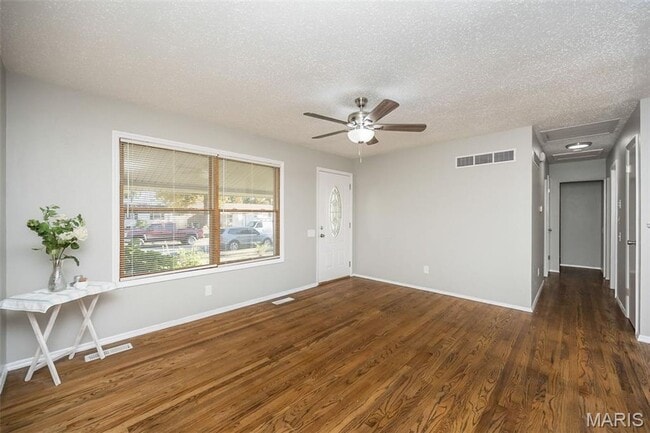 Photo - 1060 Kingsbrook Ln