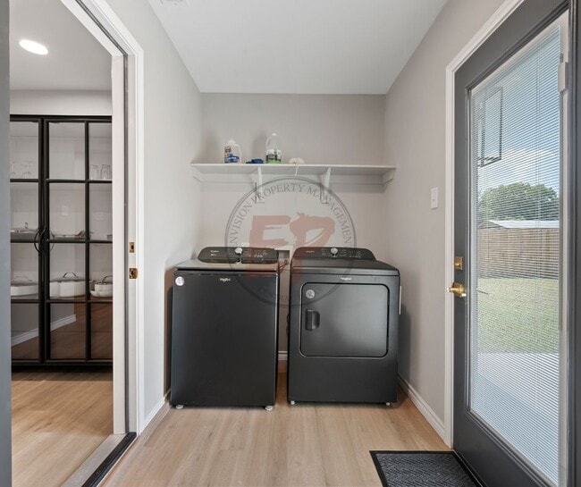 Photo - 1190 Greenwood Ln