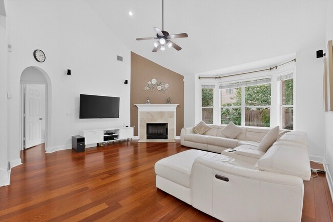 Photo - 2659 Salorn Way