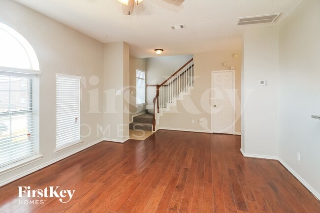 Photo - 5611 Chimney Rock Dr