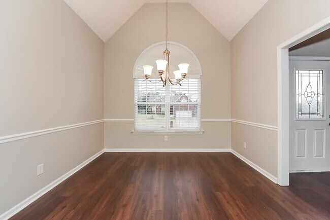 Photo - 1903 Champlain Dr