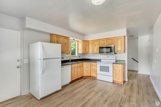Photo - 505 Mansfield Ave S