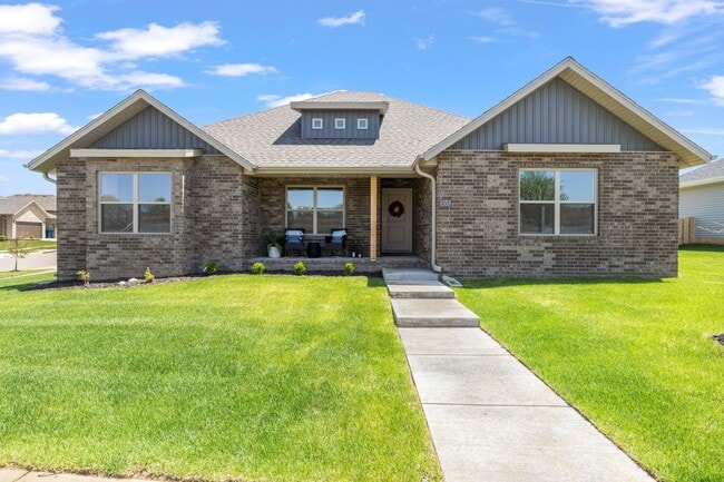 Building Photo - Beautiful 4 Bedroom Rental in Nixa with a ...