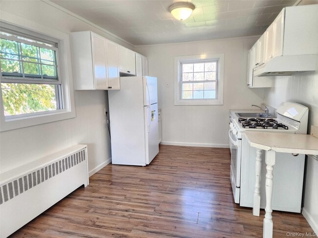 Photo - 184 Priscilla Ave