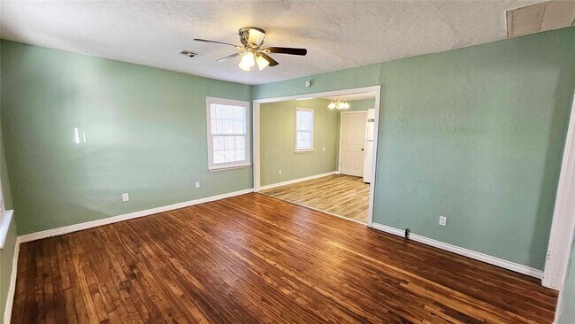 Photo - 135 W Lilac Ln