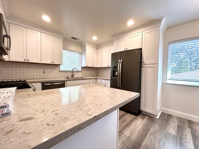 Photo - Beautiful Updated 2 Bedroom 2 Bathroom - C...