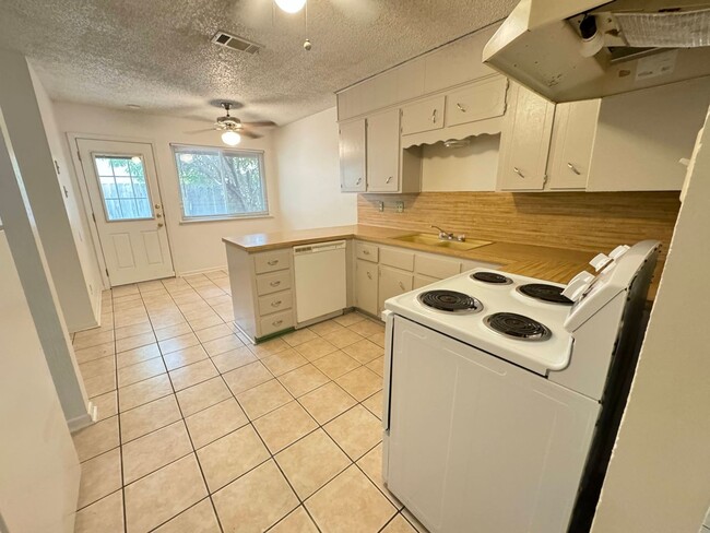 Photo - 2404 Shoemaker Dr Unidad A