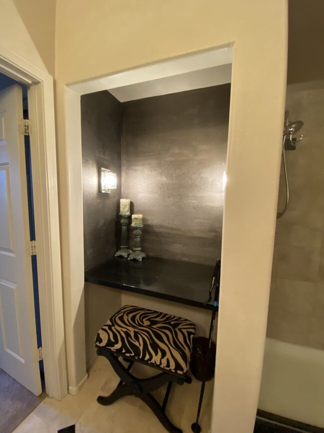 Polvo maestro - 9820 N Central Ave Unidad 317