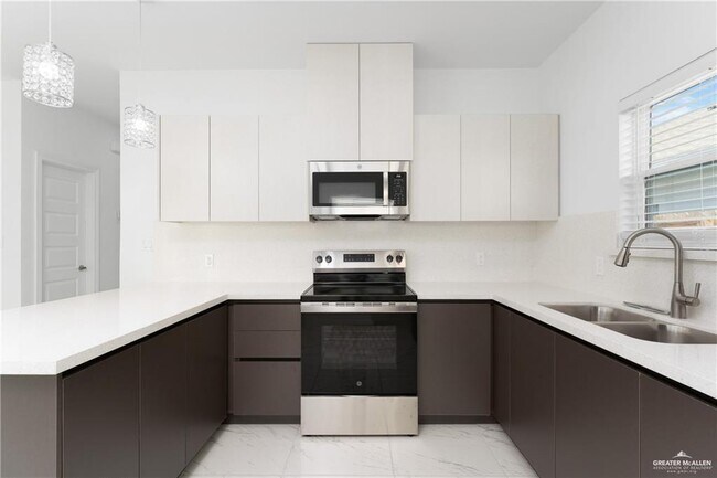 Photo - 11 Notre Dame Ave Unidad 2