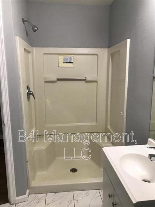 Photo - 4692 Beecher St