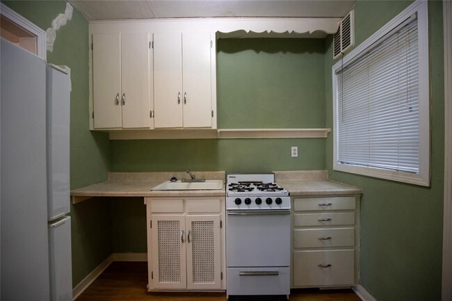 Photo - 1009 W 25th St