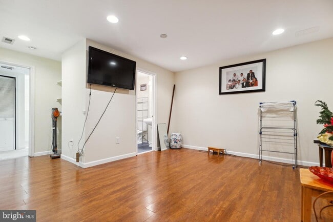 Photo - Amazing Opportunity to RENT This beautiful updated 3 levels TH. 3 beds and 3 .5 baths.
