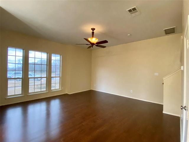 Photo - 550 Monarch Dr