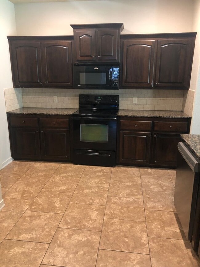 Photo - BEAUTIFUL HOME IN GREAT LOCATION!