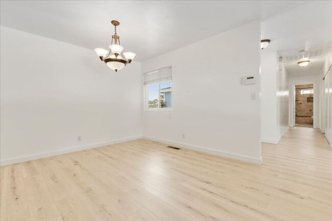 Photo - Four Bedroom in Oak Hill Oaks
