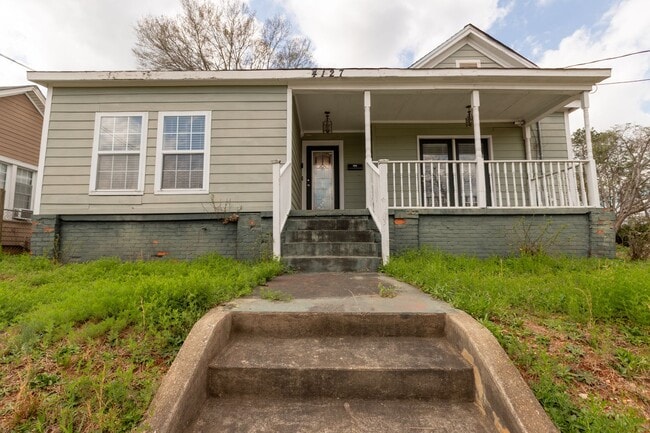Photo - Available Now!  Affordable, Move-In Ready Home close to Interstate & Downtown Columbus.