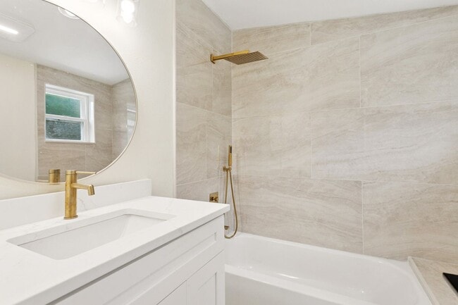 Photo - 1729 Touro St