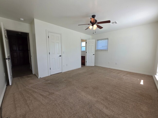 Photo - 3 bed, 2 bath home in Shawnee!