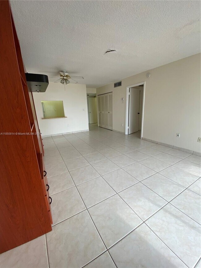 Photo - 16751 NE 9th Ave Unidad 612