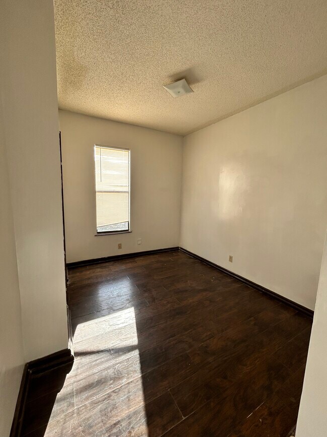 Photo - 1815 W 11th St