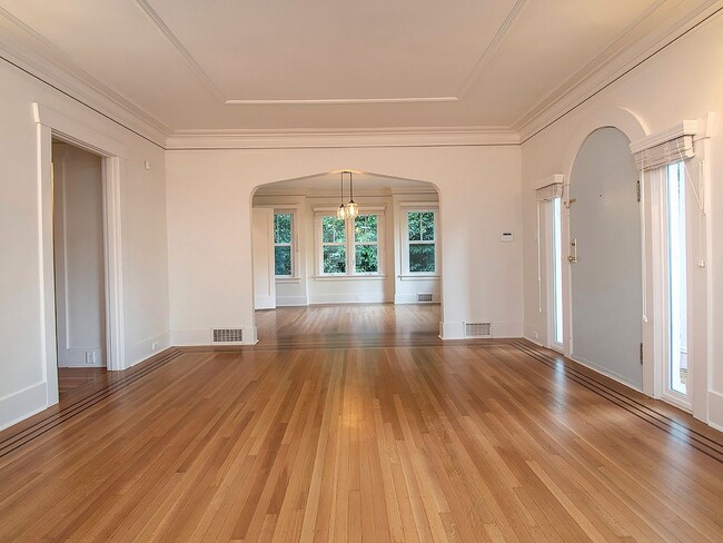 Photo - 1719 N 128th St