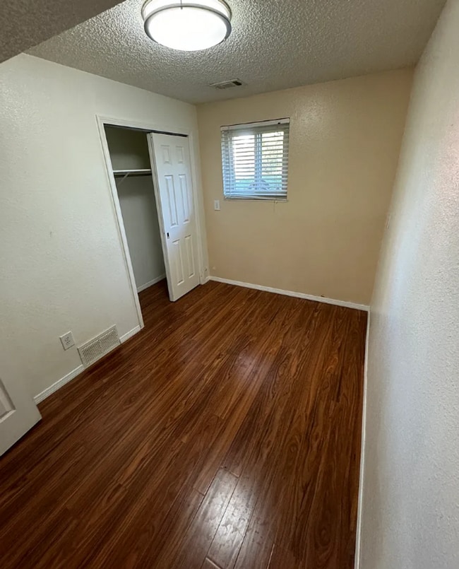 Photo - 566 Voiles Dr