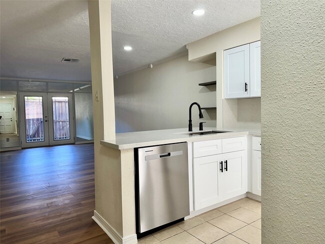 Photo - 1715 Moritz Dr