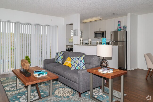 2BR, 2BA - 1,000 SF - Living Room