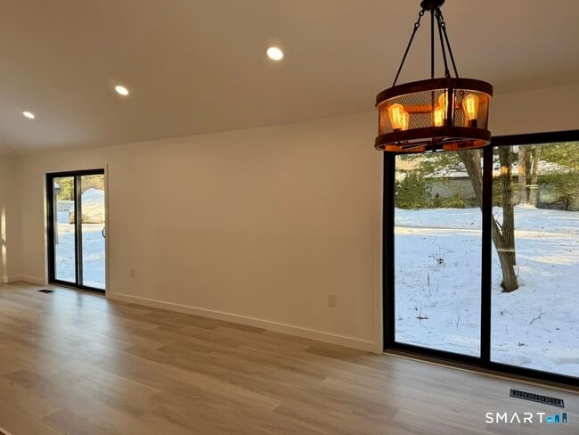 Photo - 15 Finch Run