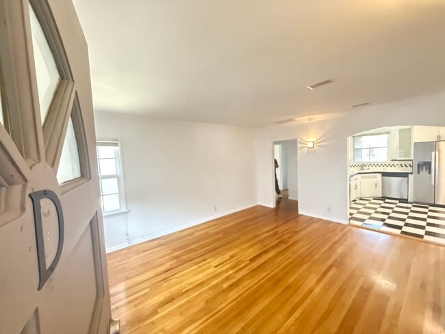 Building Photo - 4420 Overland Ave Unit D Rental