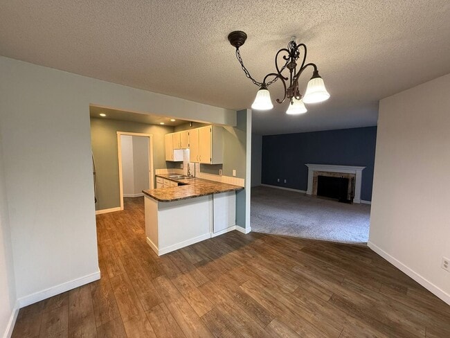 Building Photo - 2 Bedroom 2 Bathroom Plus Amenities! Unit B9 Rental