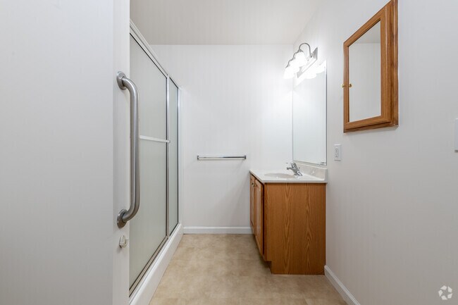 2BR, 1.5BA - 974SF