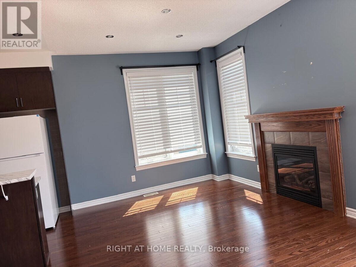 Photo - 2477 Regatta Ave