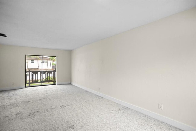 Photo - 493 NW 43rd St Unit 6