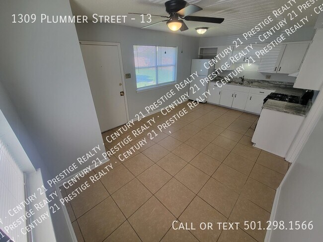 Photo - 1309 Plummer St Unit 13