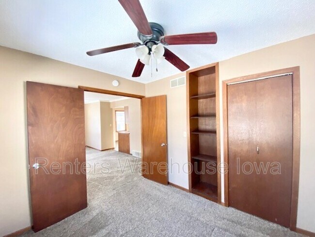 Photo - 3330 52nd St