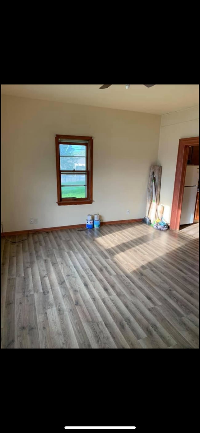 Photo - 208 Maple St