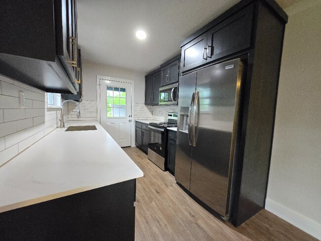 Photo - 411 E 4th St