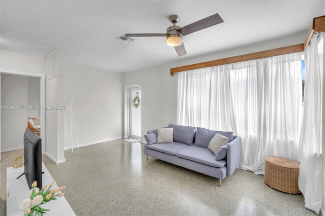 Photo - 1381 NE 152nd St
