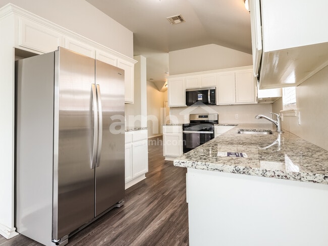 Photo - 1613 Brittany Ln